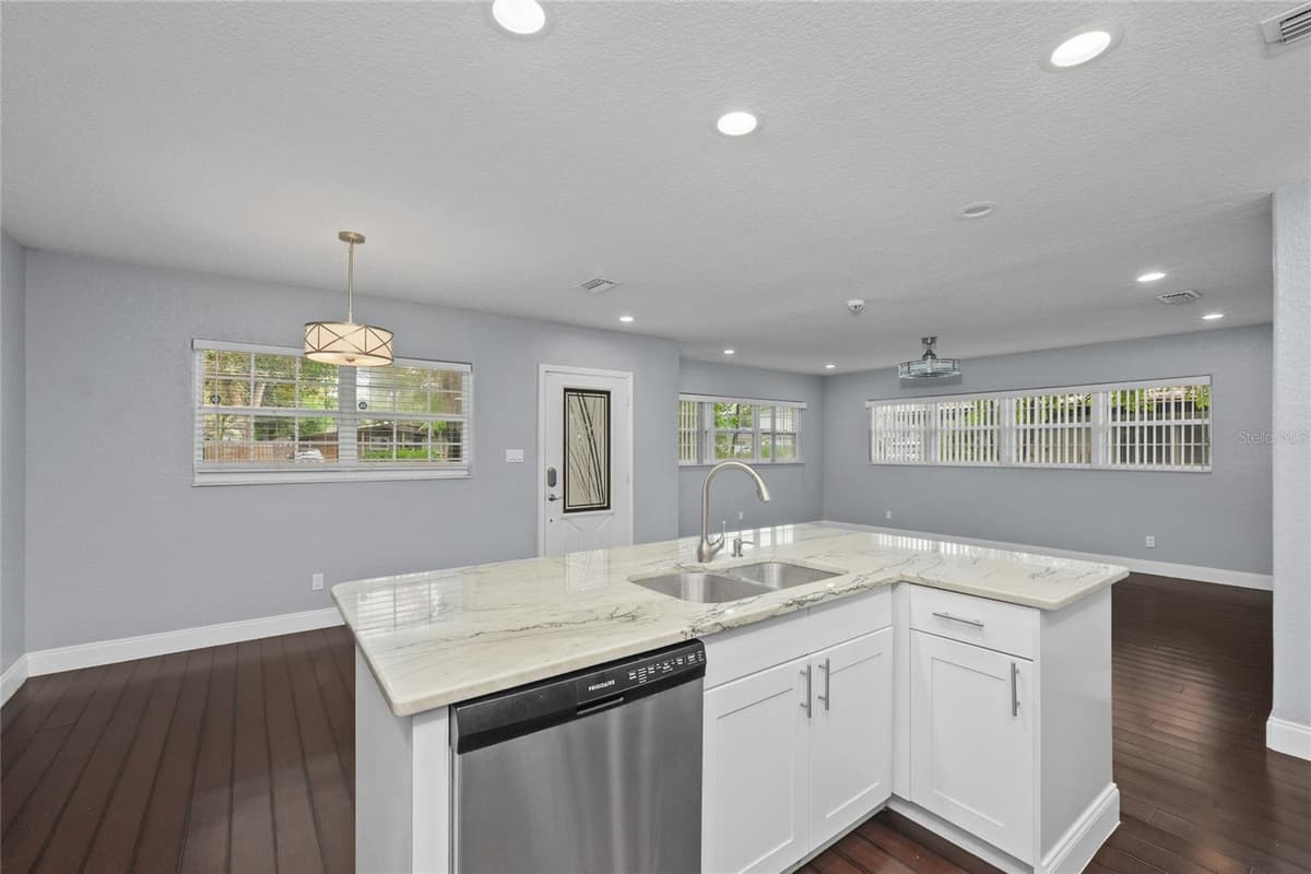 1520 CHURCH AVENUE — photo 11 of 33