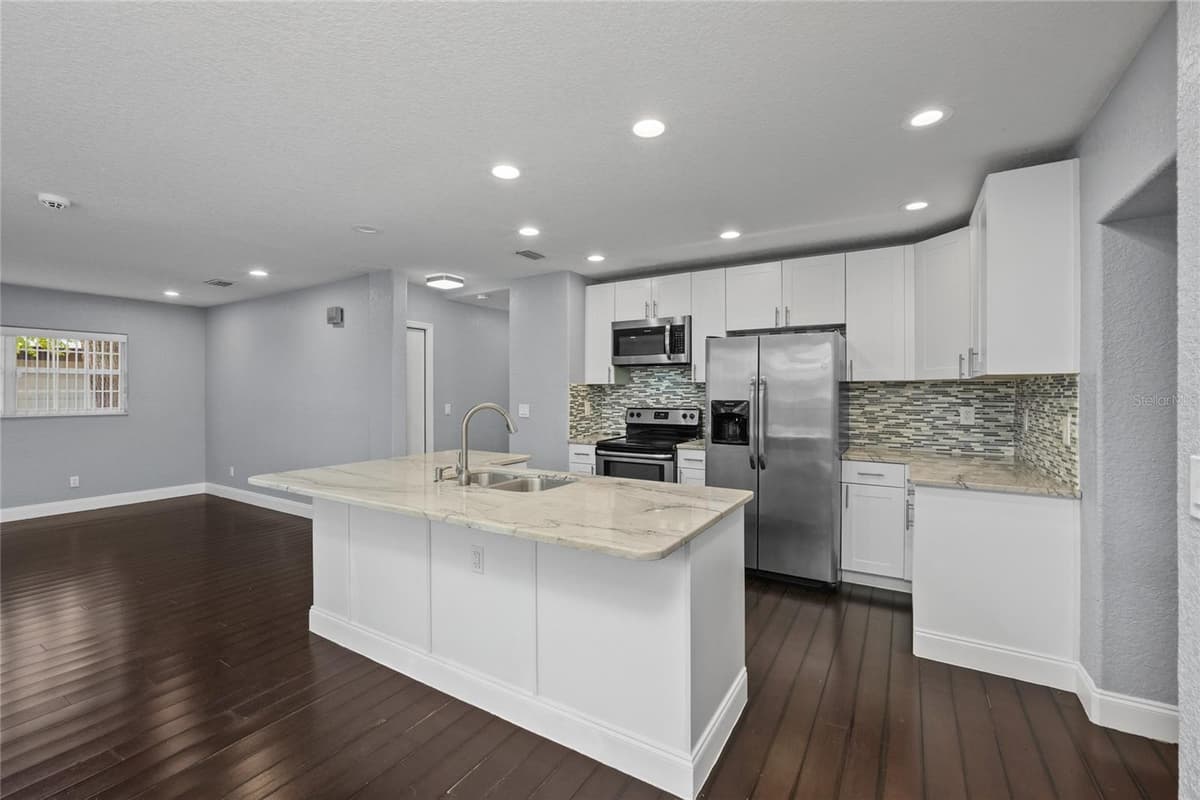 1520 CHURCH AVENUE — photo 5 of 33