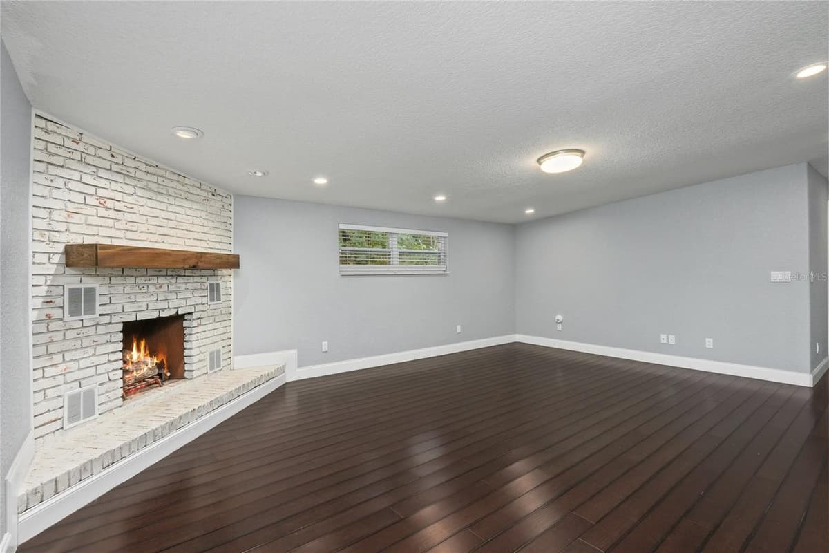 1520 CHURCH AVENUE — photo 2 of 33