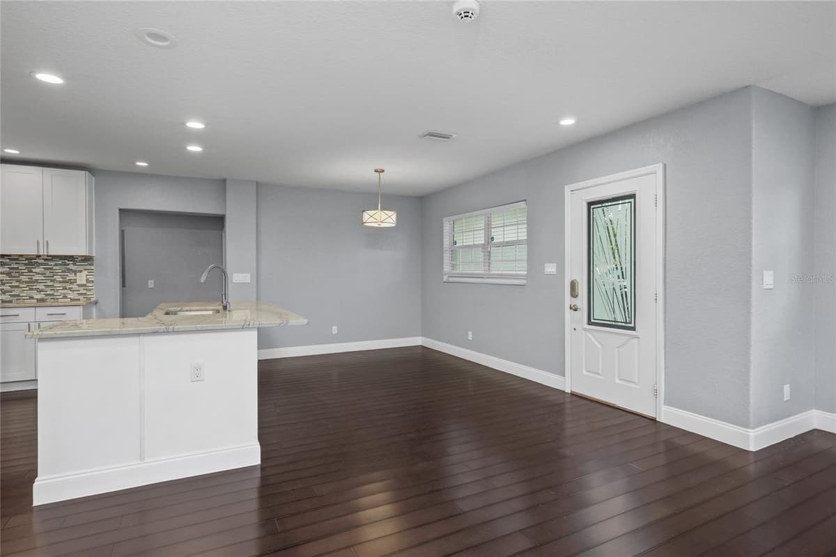 1520 CHURCH AVENUE — photo 10 of 33
