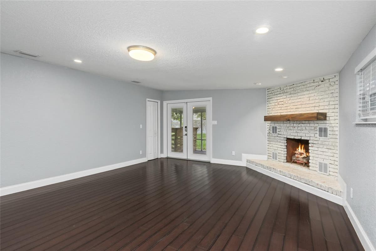 1520 CHURCH AVENUE — photo 4 of 33