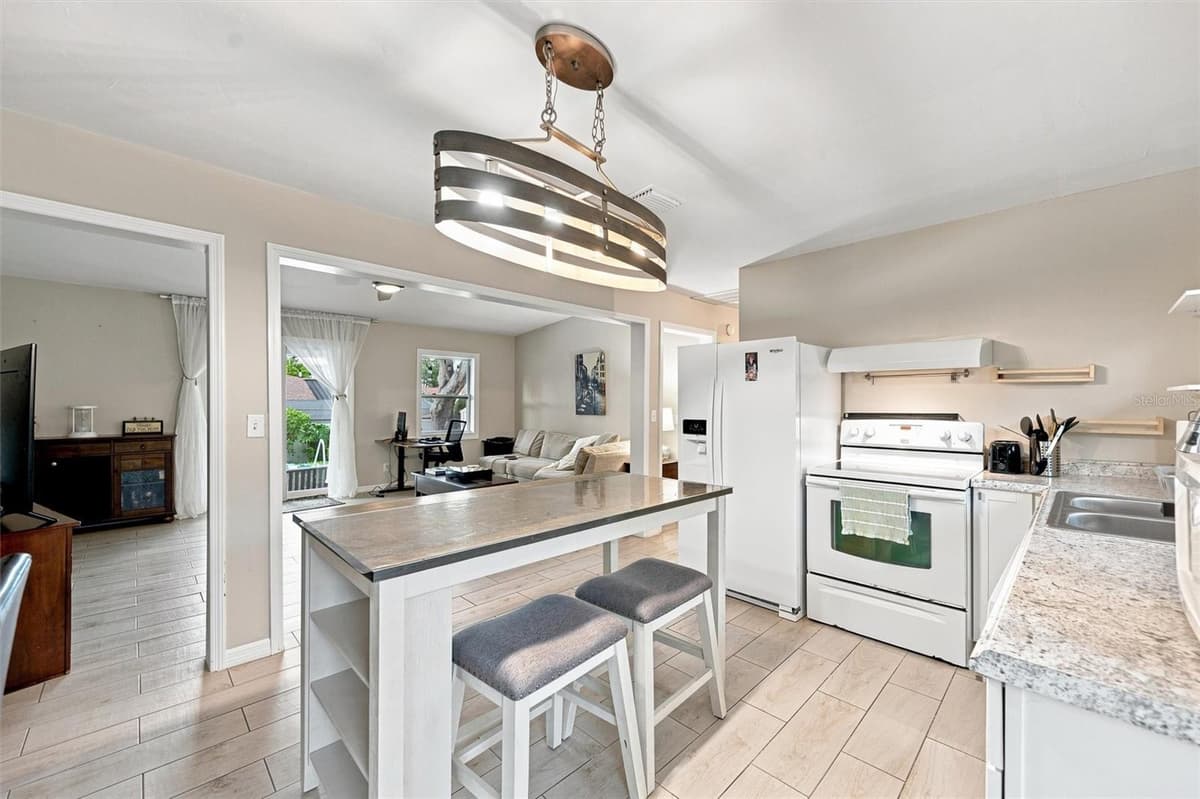 670 KIRKLAND CIRCLE — photo 4 of 47