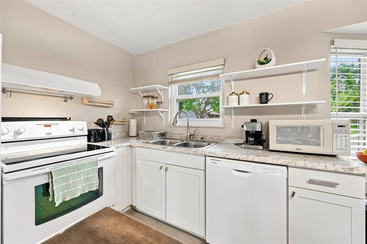 670 KIRKLAND CIRCLE — photo 6 of 47