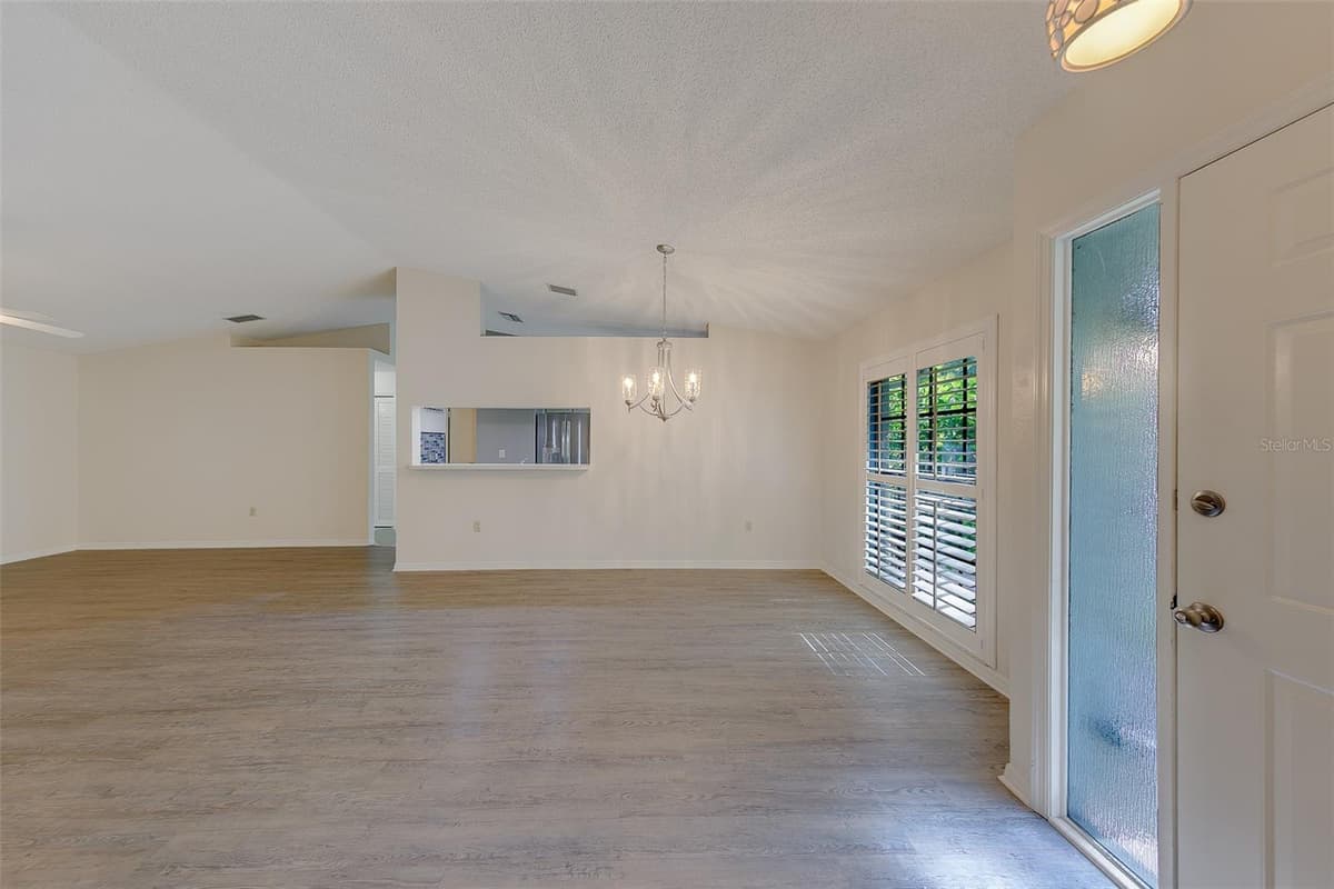 2022 NASH DRIVE — photo 9 of 48