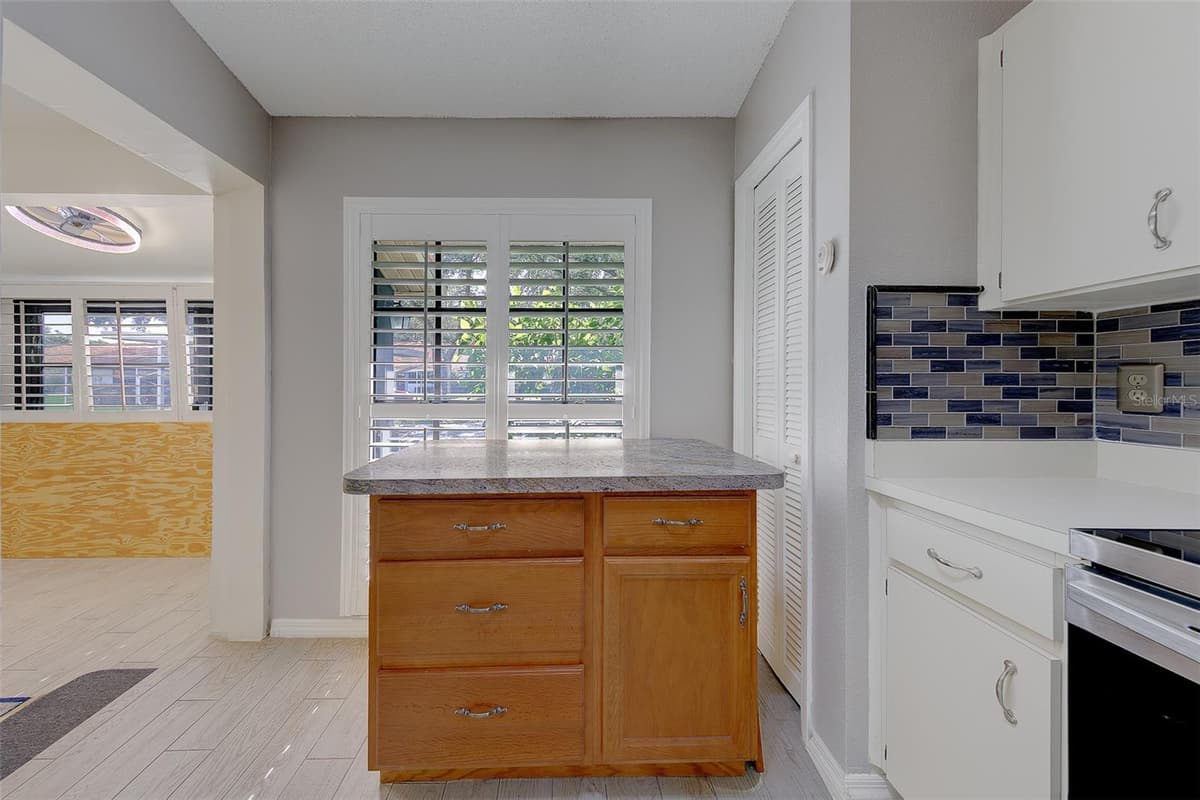 2022 NASH DRIVE — photo 15 of 48