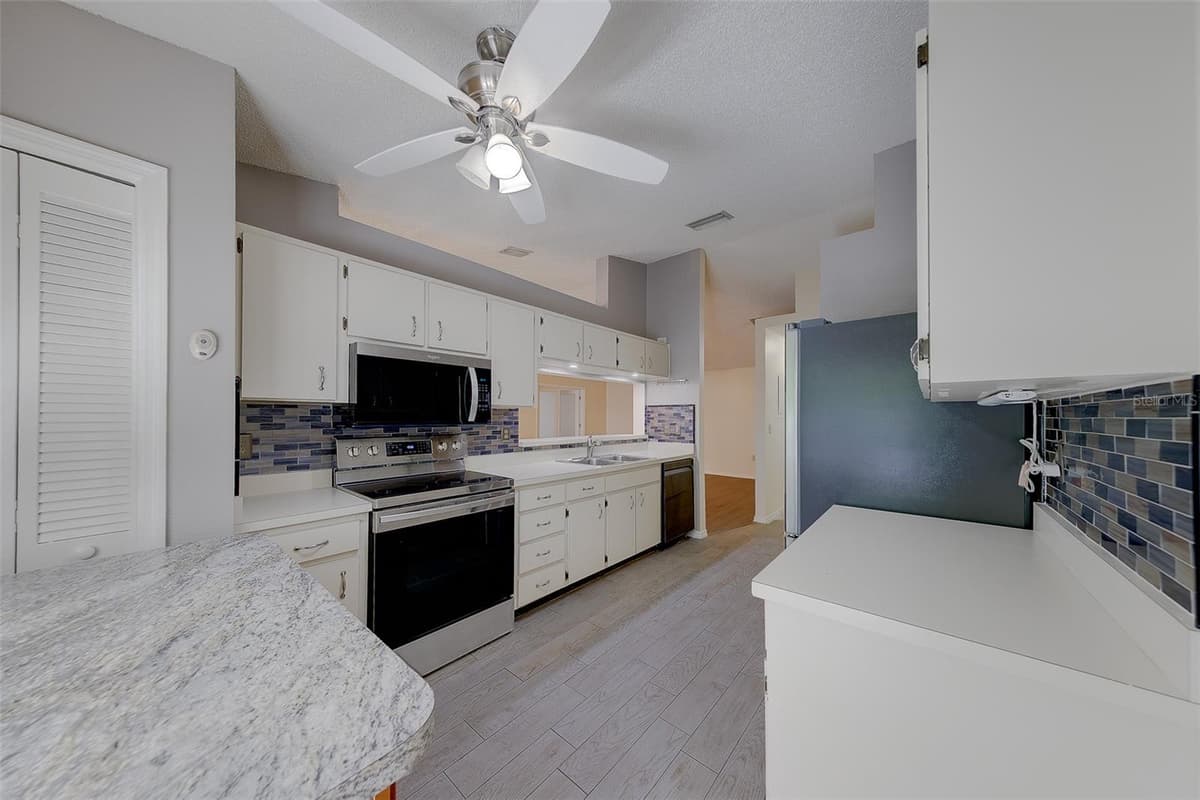 2022 NASH DRIVE — photo 13 of 48