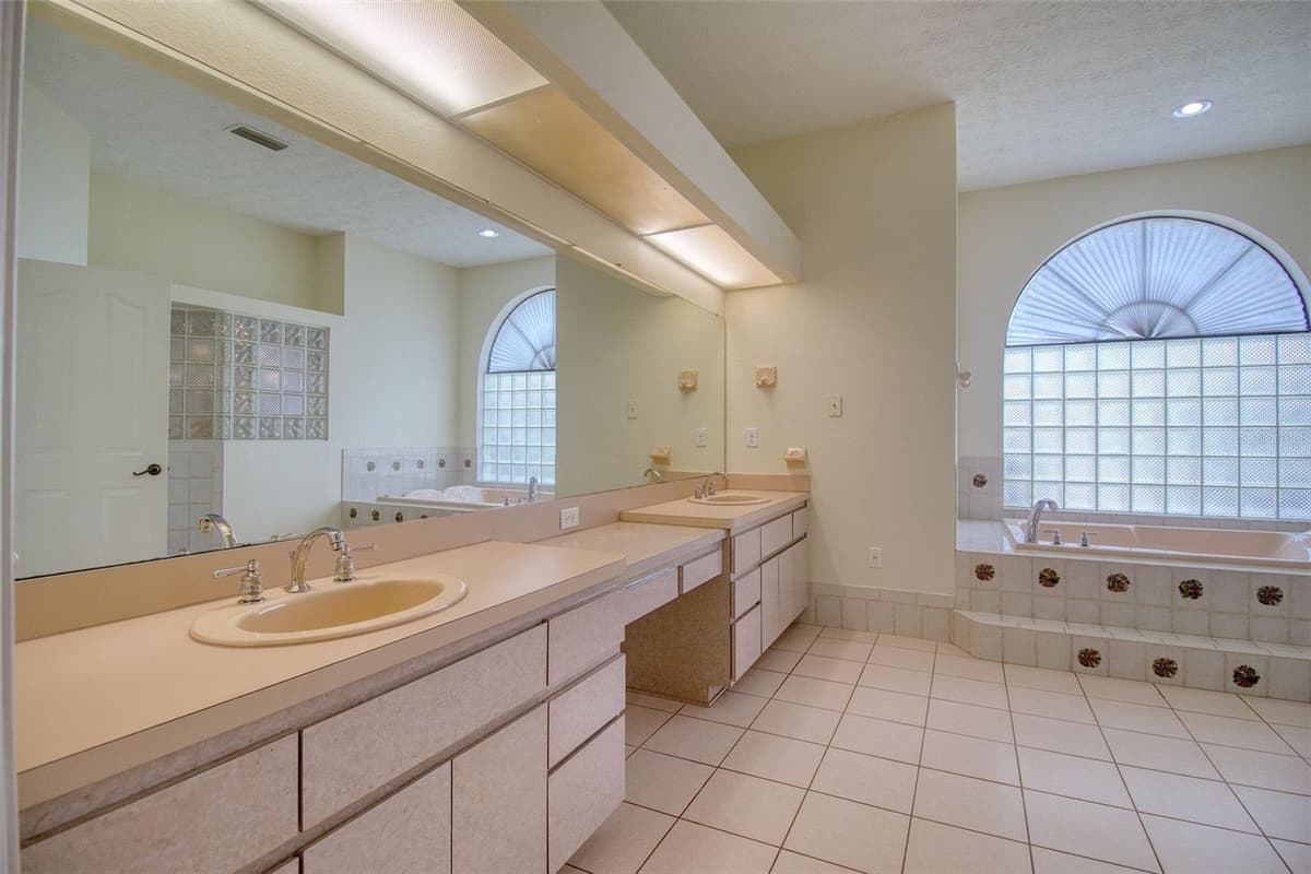 18608 AUTUMN LAKE BOULEVARD — photo 19 of 34