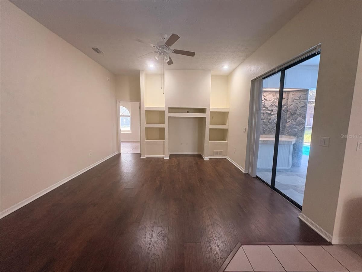 18608 AUTUMN LAKE BOULEVARD — photo 14 of 34