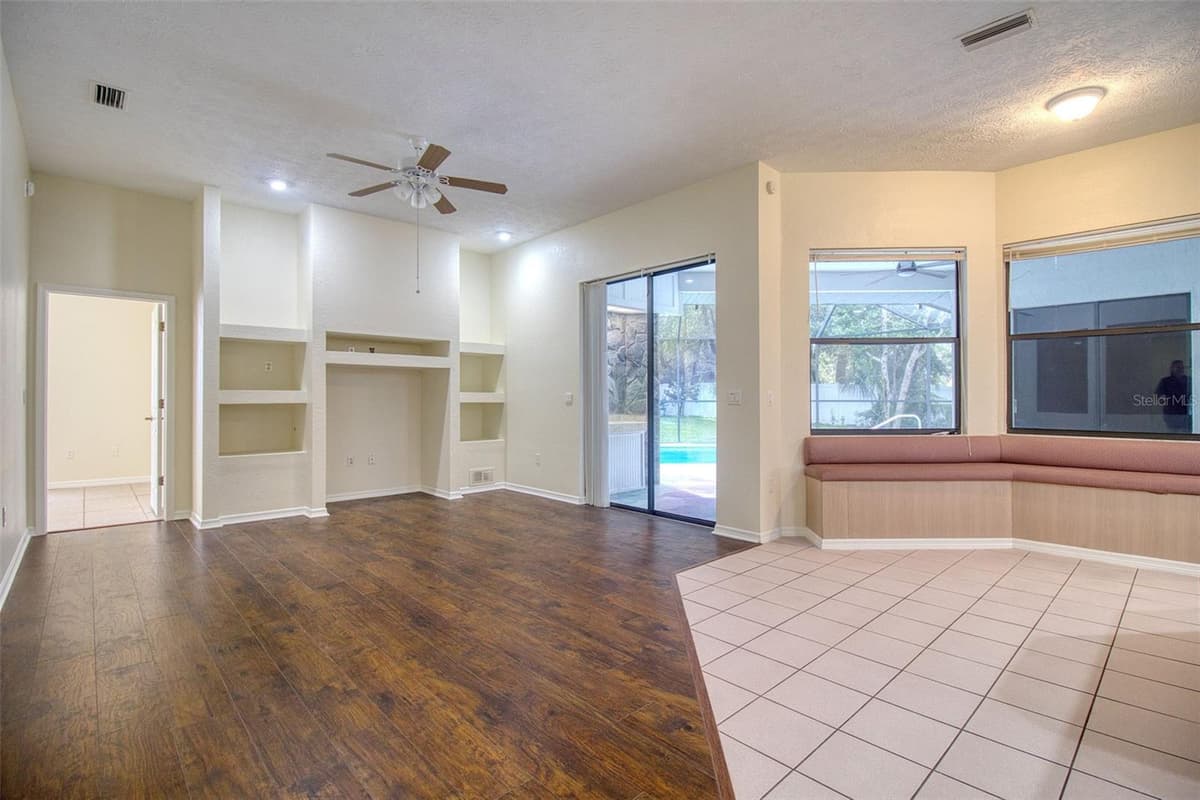 18608 AUTUMN LAKE BOULEVARD — photo 13 of 34