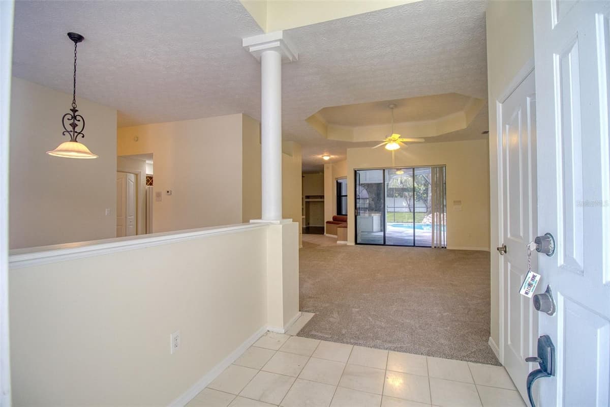 18608 AUTUMN LAKE BOULEVARD — photo 6 of 34