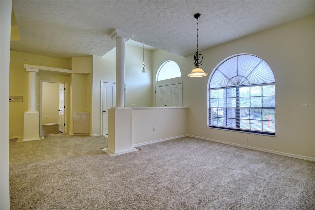 18608 AUTUMN LAKE BOULEVARD — photo 9 of 34