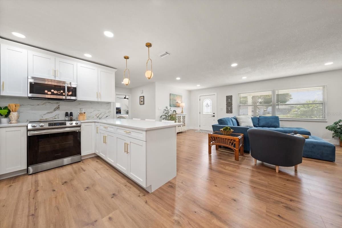 8879 111TH STREET — photo 7 of 38