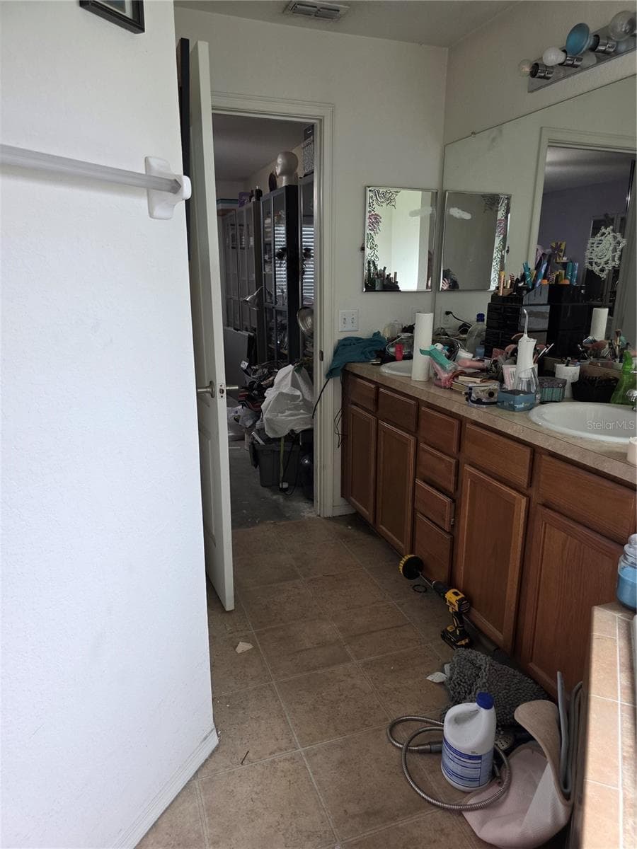 212 MAJESTIC GARDENS LANE — photo 19 of 28