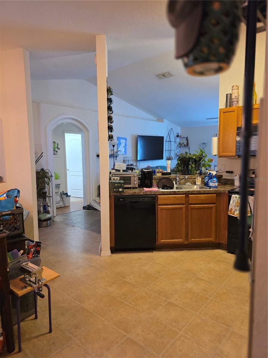 212 MAJESTIC GARDENS LANE — photo 3 of 28