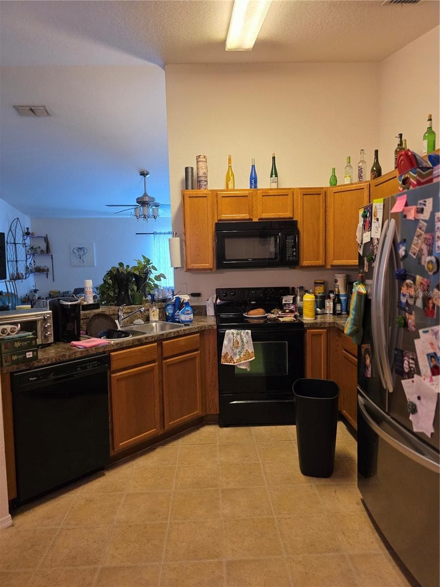 212 MAJESTIC GARDENS LANE — photo 4 of 28