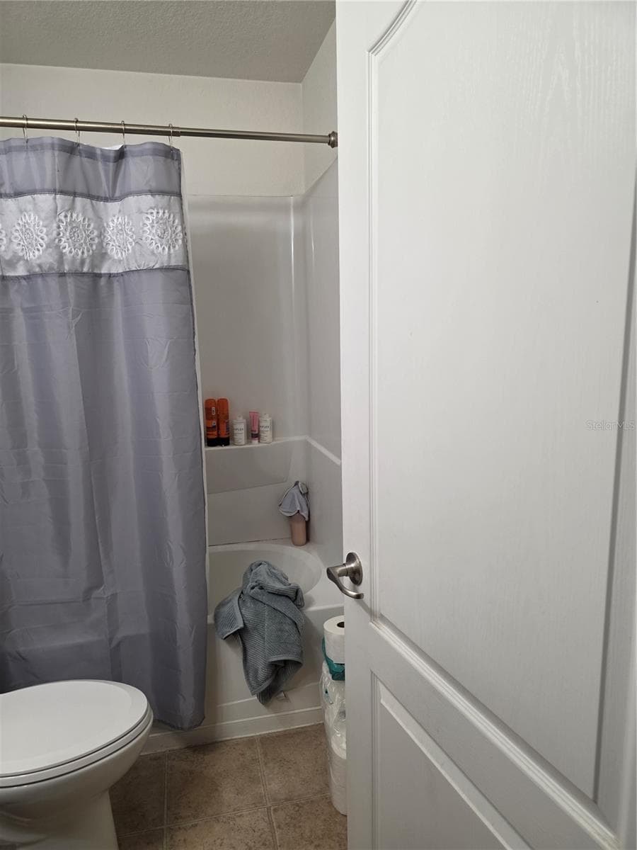 212 MAJESTIC GARDENS LANE — photo 10 of 28