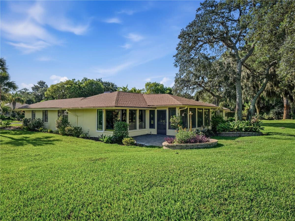 214 CANTERBURY CIRCLE — photo 4 of 59