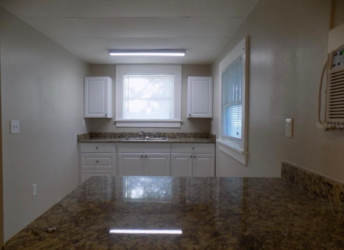 626 HIGHLAND STREET — photo 4 of 10