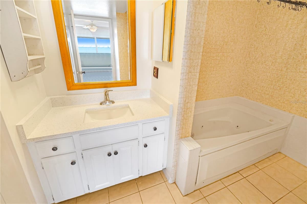 4141 BAYSHORE BOULEVARD — photo 19 of 33