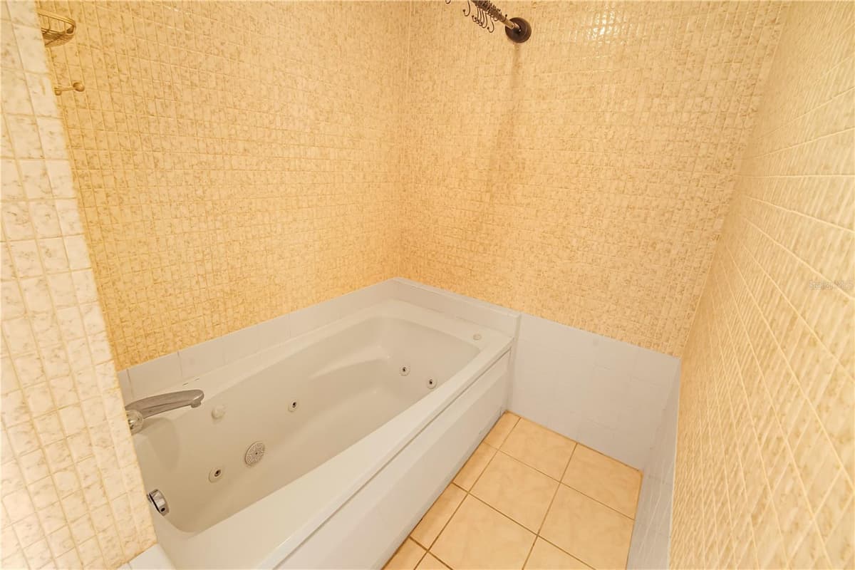 4141 BAYSHORE BOULEVARD — photo 20 of 33