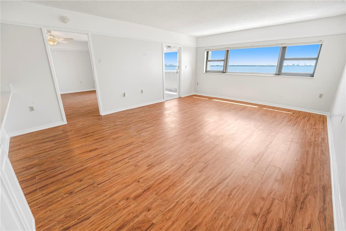 4141 BAYSHORE BOULEVARD — photo 10 of 33