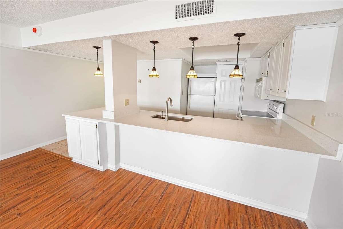 4141 BAYSHORE BOULEVARD — photo 14 of 33