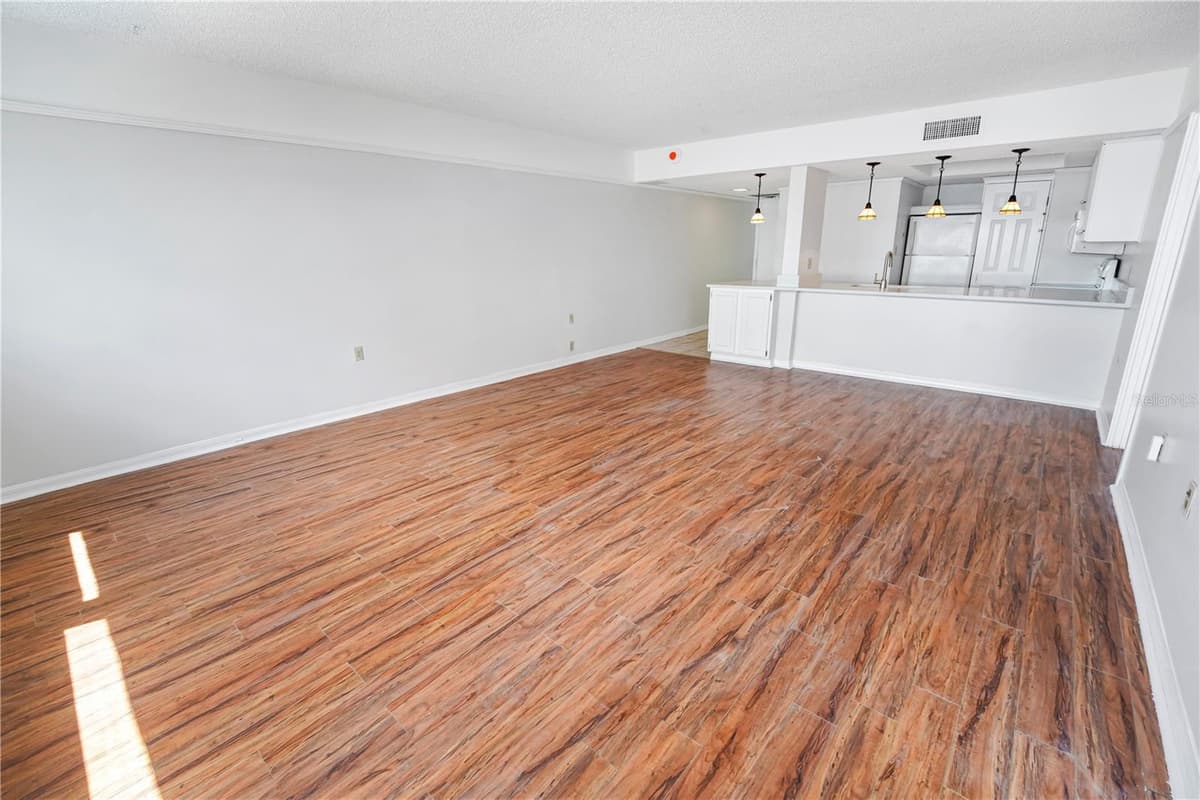 4141 BAYSHORE BOULEVARD — photo 13 of 33