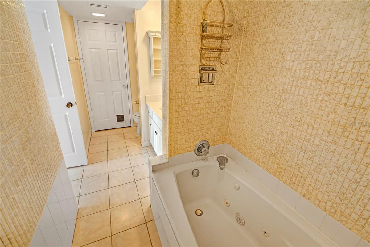 4141 BAYSHORE BOULEVARD — photo 21 of 33