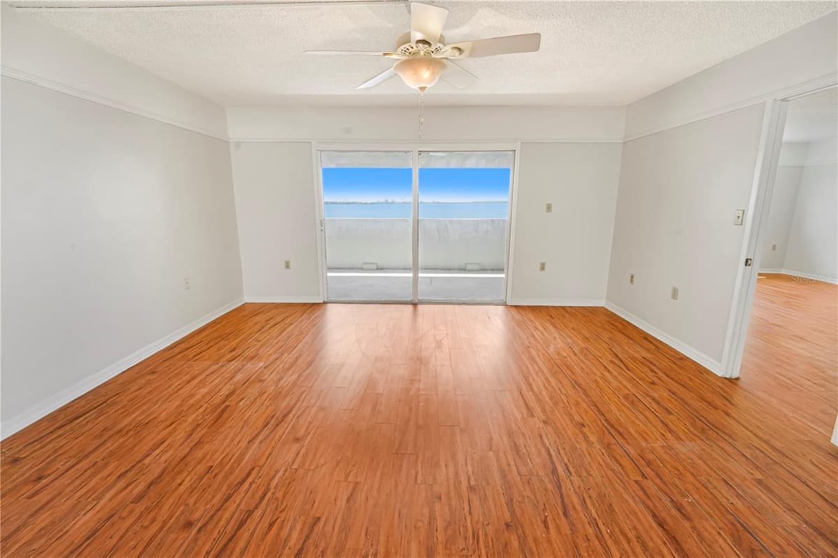 4141 BAYSHORE BOULEVARD — photo 18 of 33
