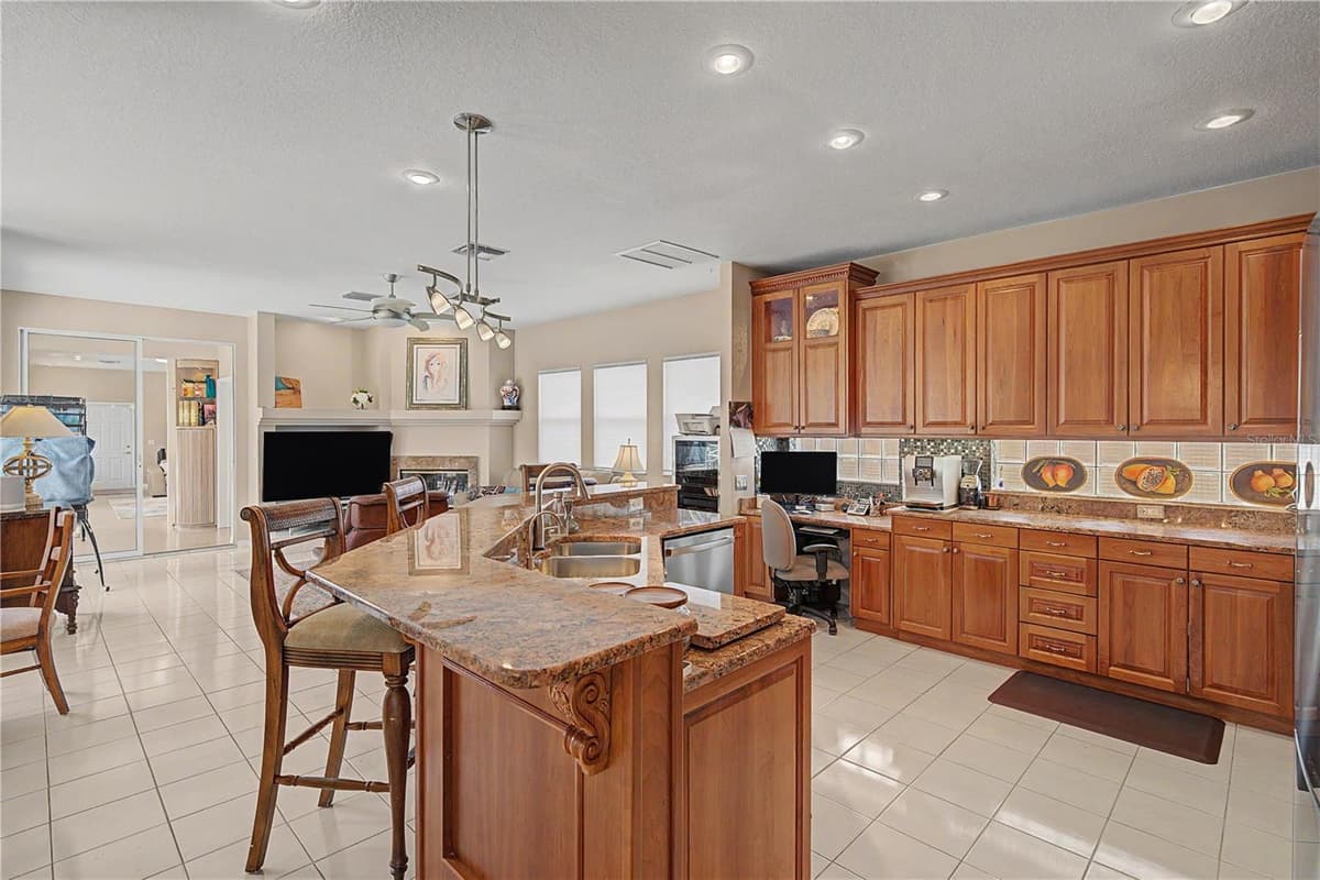 2093 SWAN LANE — photo 15 of 55
