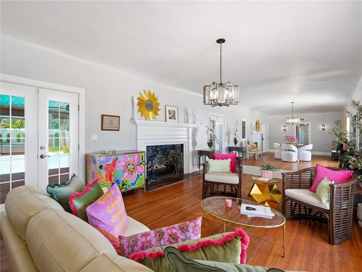636 RIVERSIDE DRIVE — photo 8 of 75