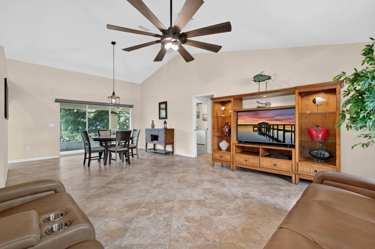 40 FLAMINGO DRIVE — photo 13 of 39