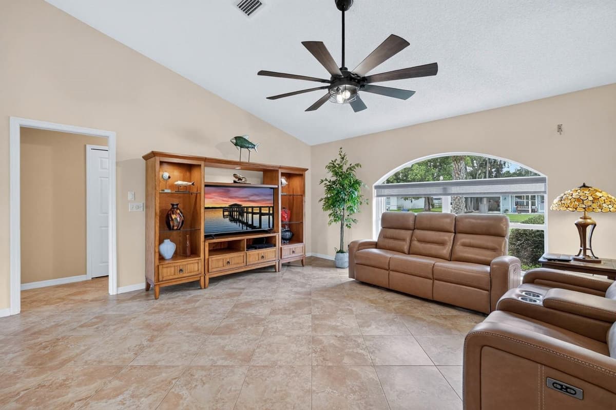 40 FLAMINGO DRIVE — photo 9 of 39