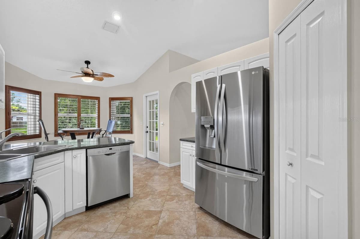40 FLAMINGO DRIVE — photo 18 of 39