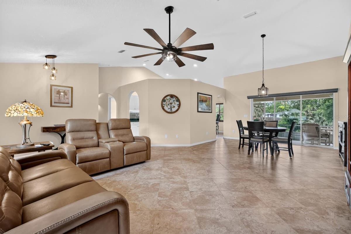 40 FLAMINGO DRIVE — photo 8 of 39