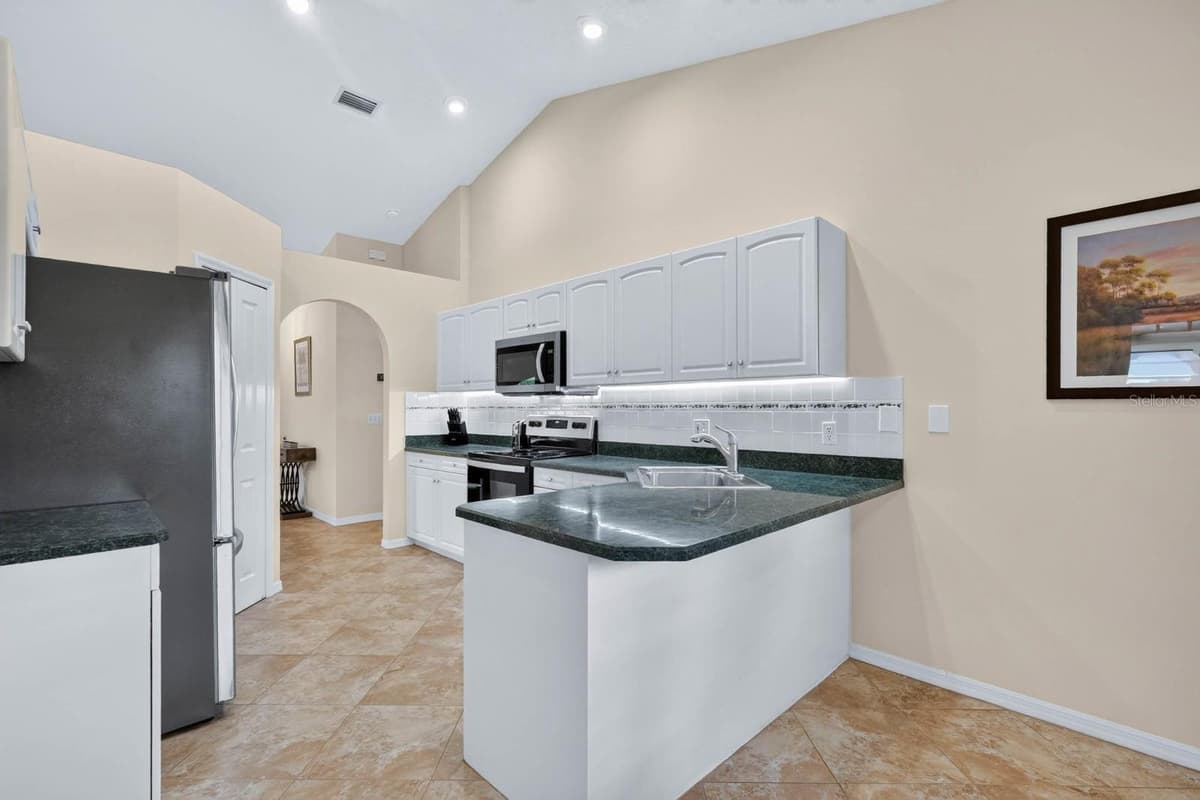 40 FLAMINGO DRIVE — photo 17 of 39