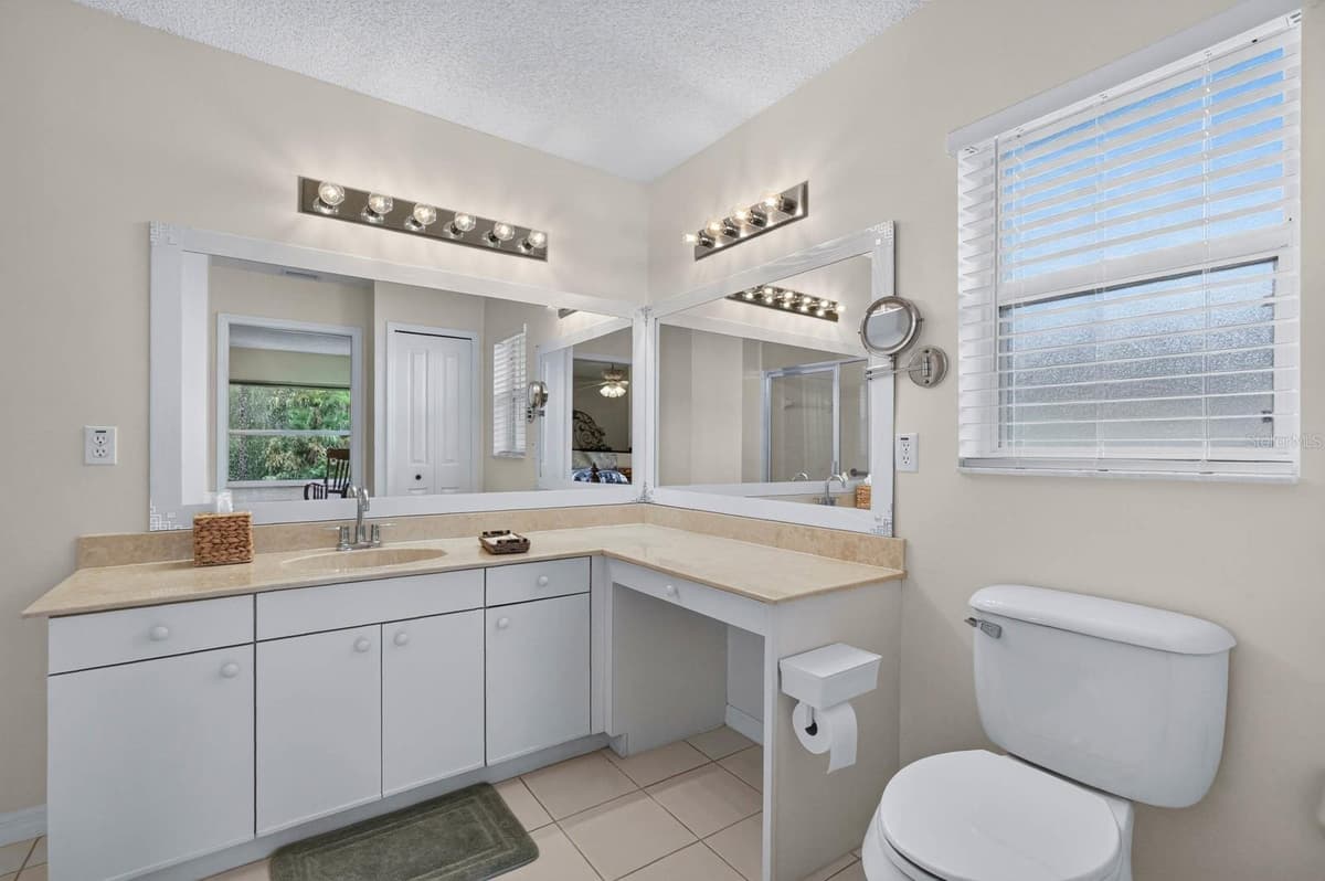 40 FLAMINGO DRIVE — photo 6 of 39