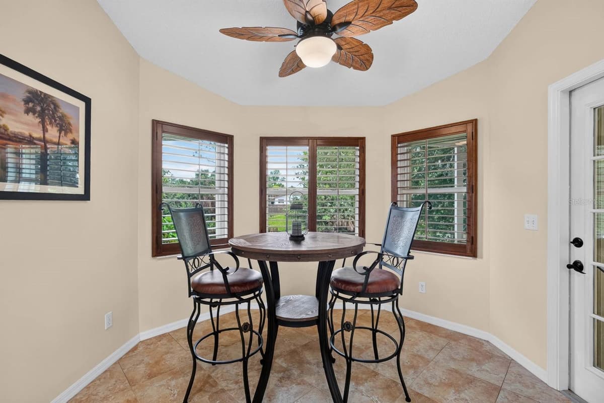 40 FLAMINGO DRIVE — photo 16 of 39