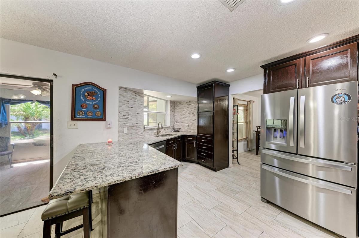 1520 SUNNYHILLS DRIVE — photo 8 of 38