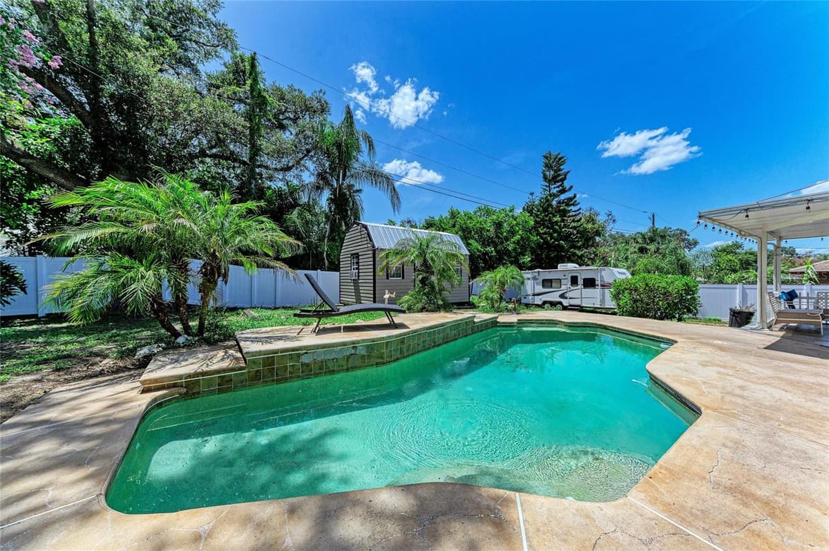 1520 SUNNYHILLS DRIVE — photo 32 of 38