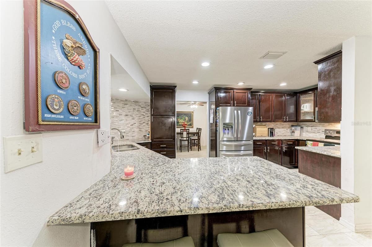 1520 SUNNYHILLS DRIVE — photo 7 of 38