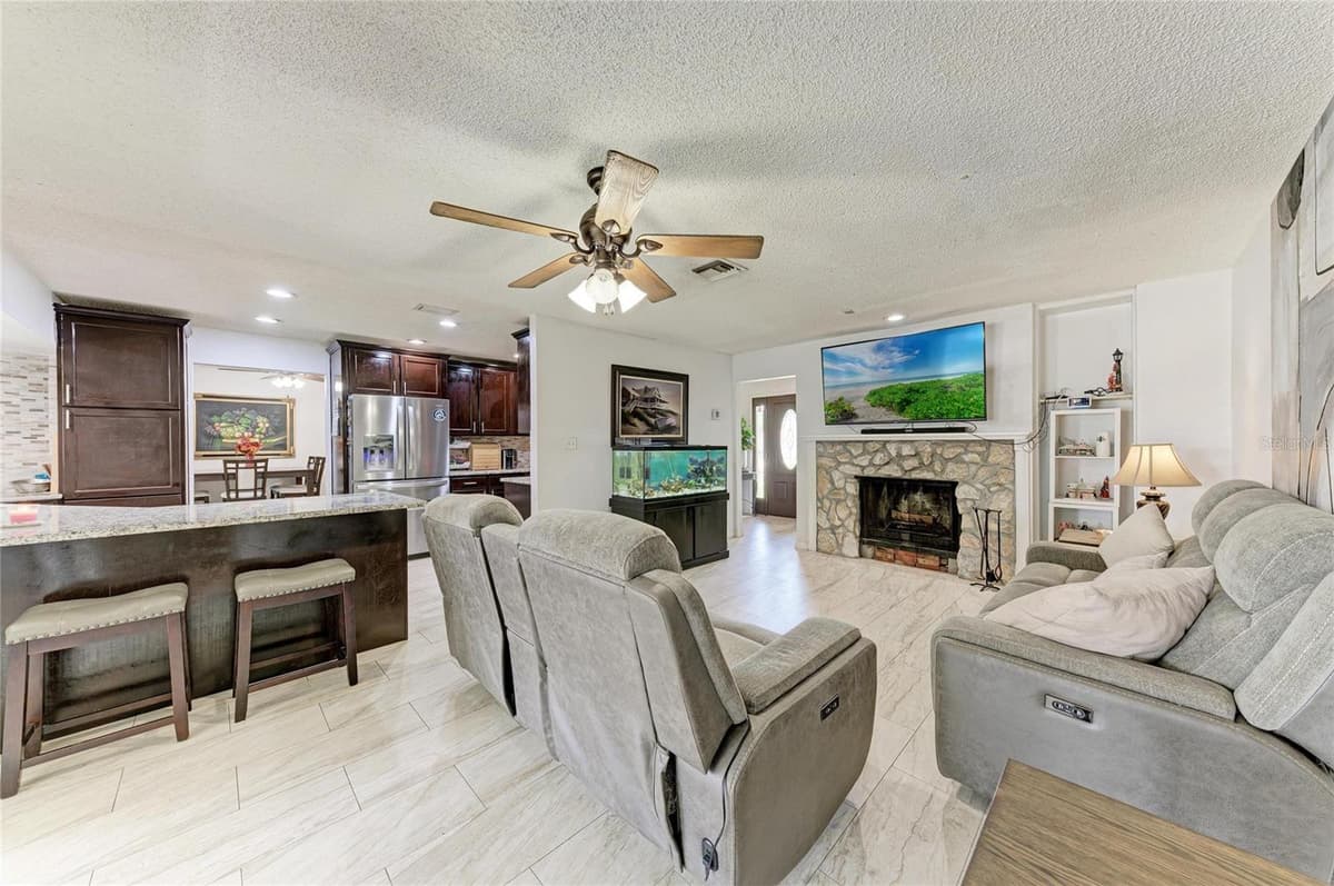 1520 SUNNYHILLS DRIVE — photo 6 of 38