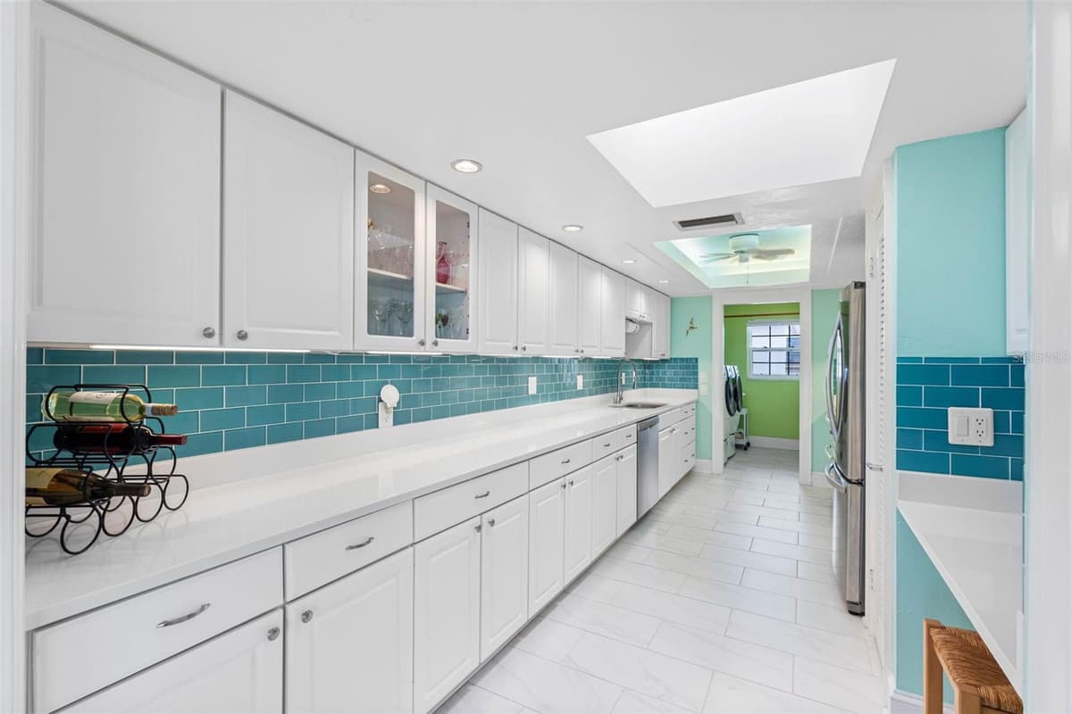 139 BLUFF VIEW DRIVE — photo 11 of 40