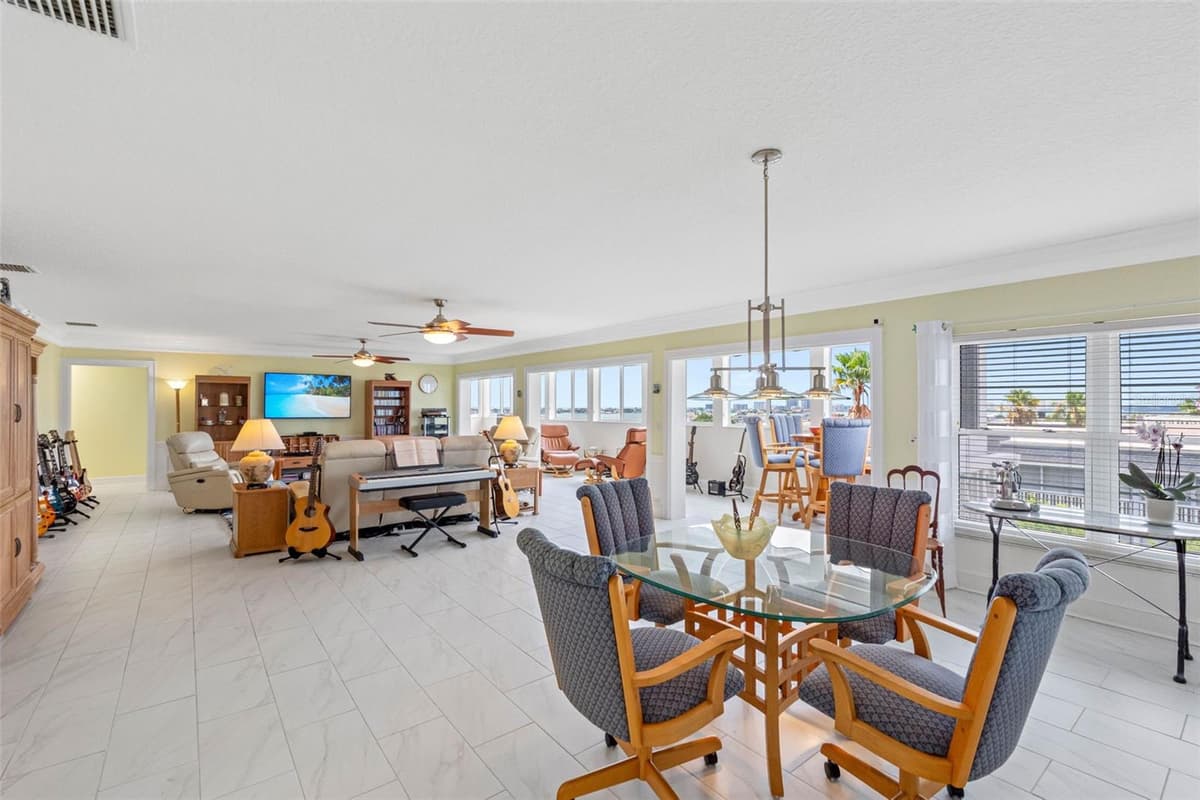 139 BLUFF VIEW DRIVE — photo 8 of 40