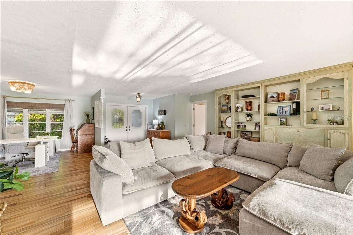 413 SIGNORELLI DRIVE — photo 8 of 46