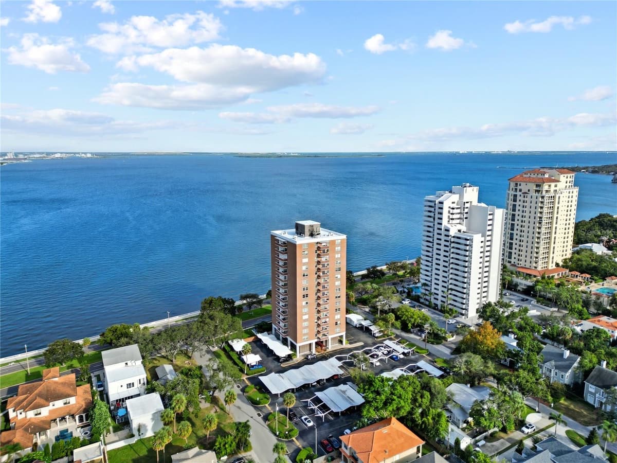 4015 BAYSHORE BOULEVARD — photo 3 of 31