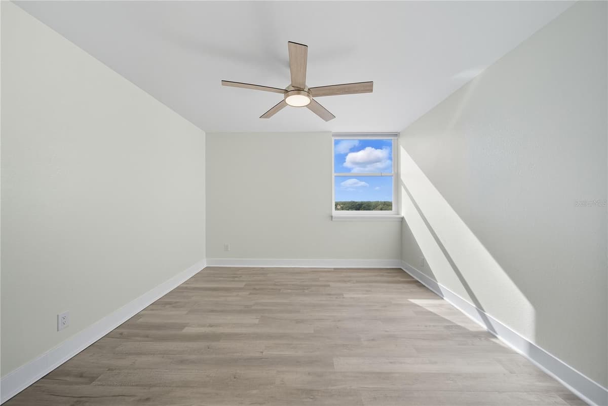 4015 BAYSHORE BOULEVARD — photo 13 of 31