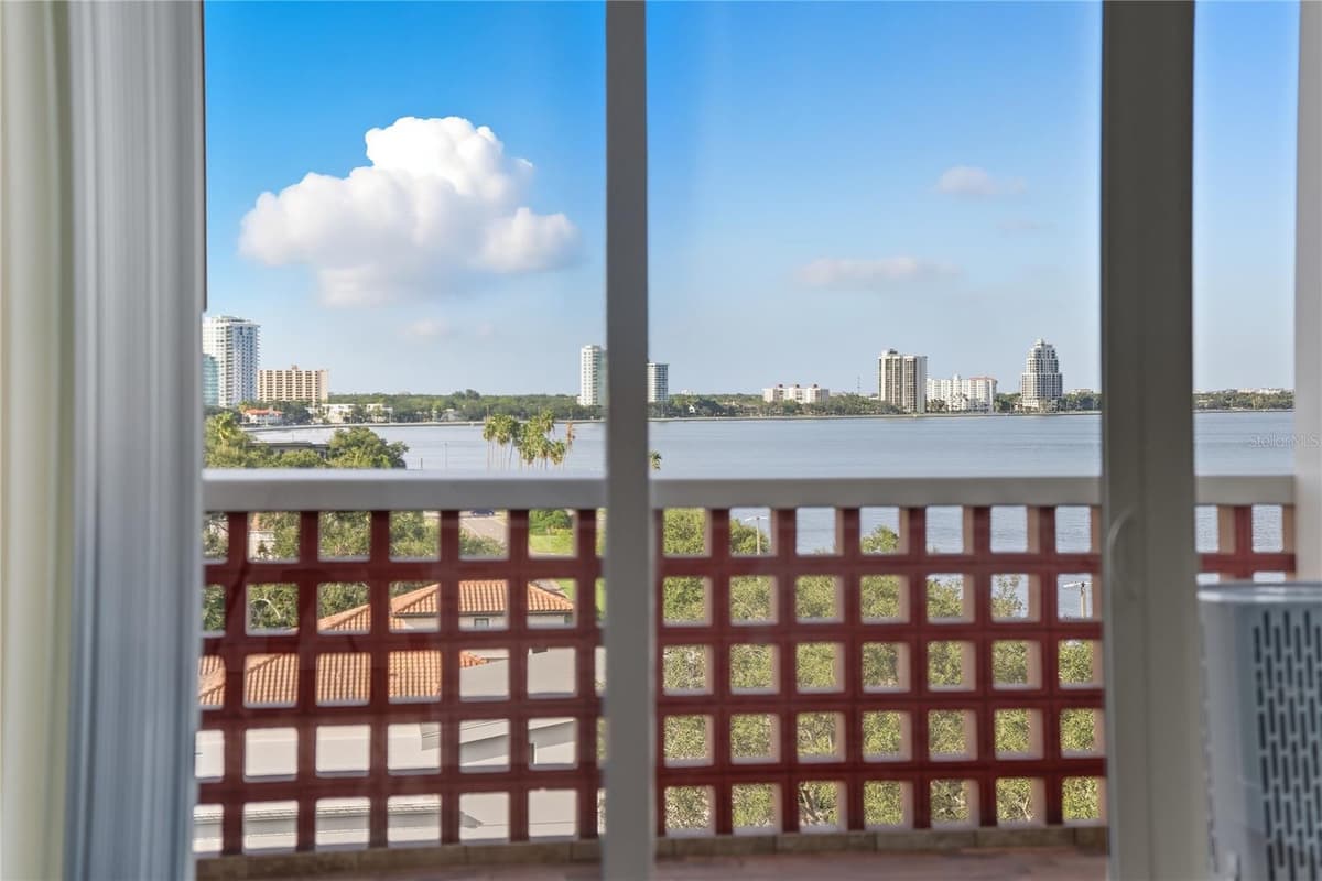 4015 BAYSHORE BOULEVARD — photo 30 of 31