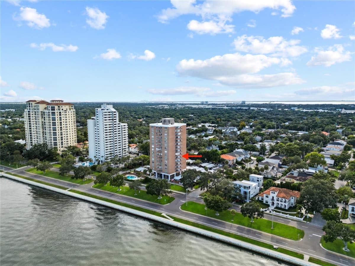 4015 BAYSHORE BOULEVARD — photo 6 of 31