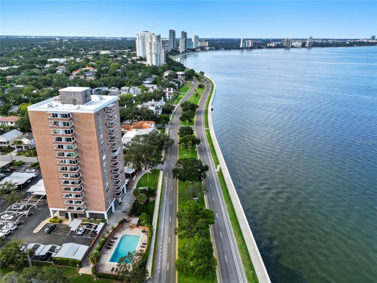 4015 BAYSHORE BOULEVARD — photo 8 of 31